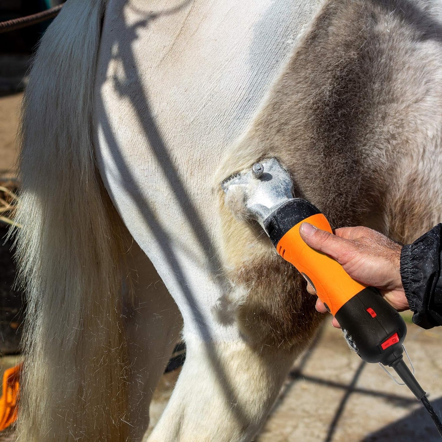 500W Electric Professional Horse Shears, 6 Speeds Animal Grooming Clippers for Horse Equine Goat Pony Cattle, with an Extra Set of Shearing Blades